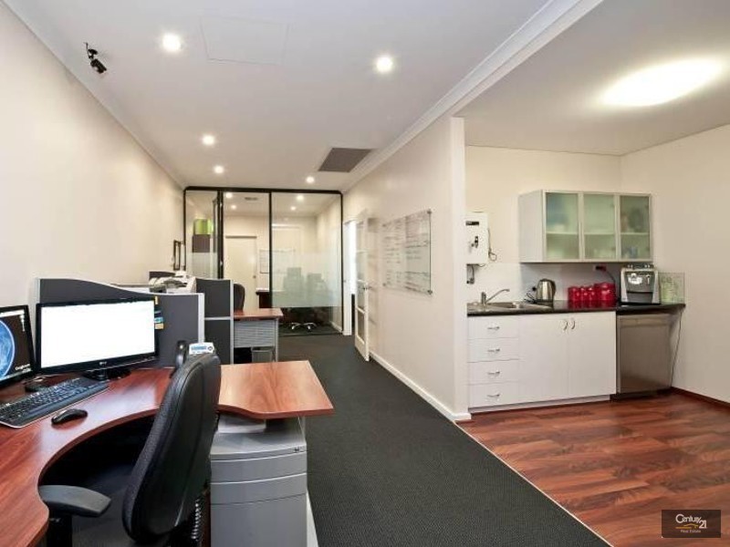 2/11 Caloundra Road, Clarkson WA 6030