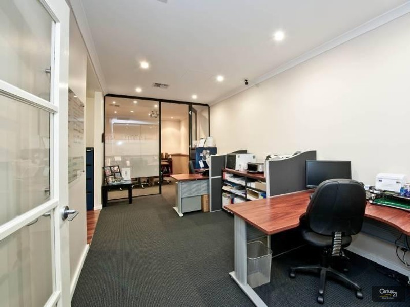 2/11 Caloundra Road, Clarkson WA 6030