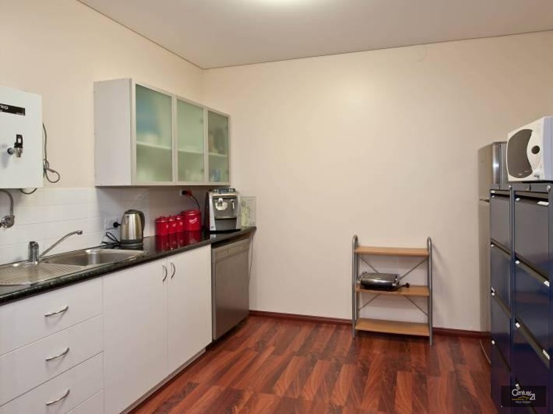 2/11 Caloundra Road, Clarkson WA 6030