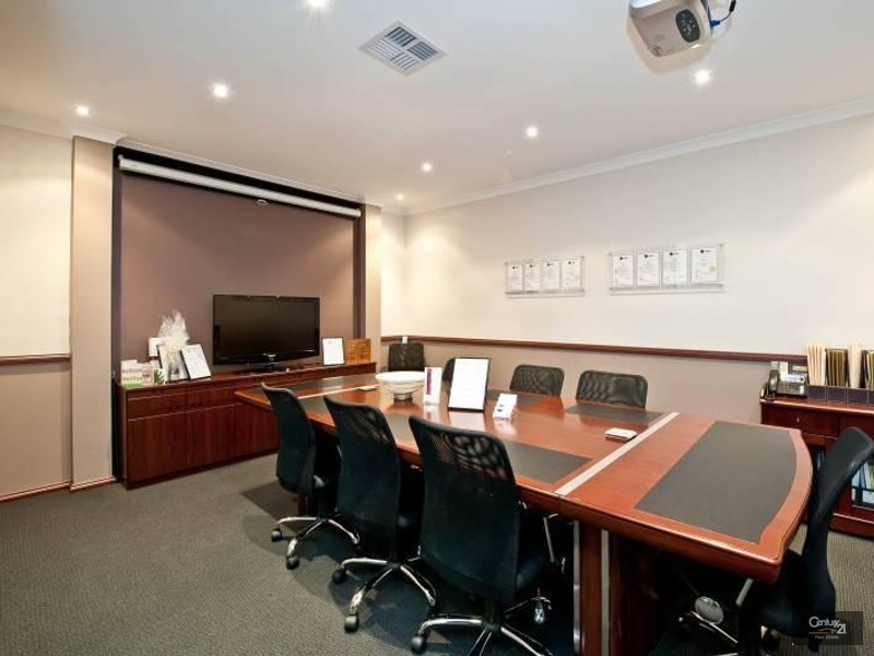 2/11 Caloundra Road, Clarkson WA 6030