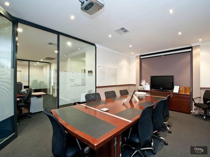 2/11 Caloundra Road, Clarkson WA 6030