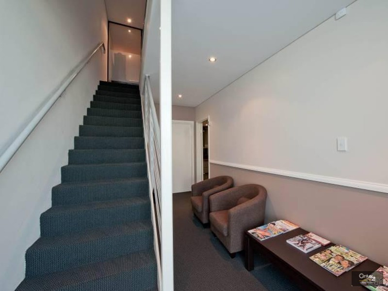 2/11 Caloundra Road, Clarkson WA 6030