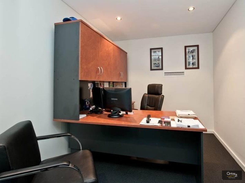 2/11 Caloundra Road, Clarkson WA 6030