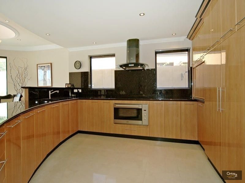 14 Rhodes Close, Mindarie WA 6030