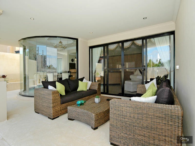 14 Rhodes Close, Mindarie WA 6030