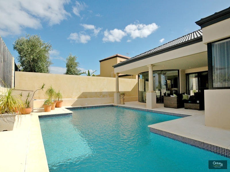 14 Rhodes Close, Mindarie WA 6030