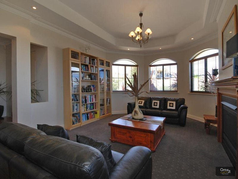 3 Kage Entrance, Mindarie WA 6030