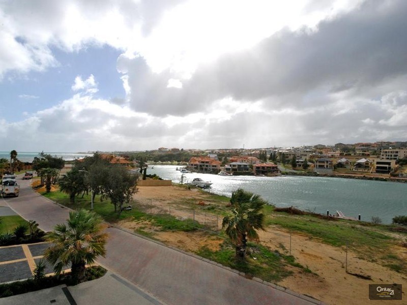 30A Clarecastle Retreat, Mindarie WA 6030