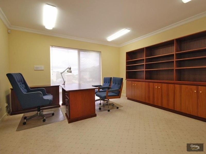 2 Baton Rouge Drive, Mindarie WA 6030