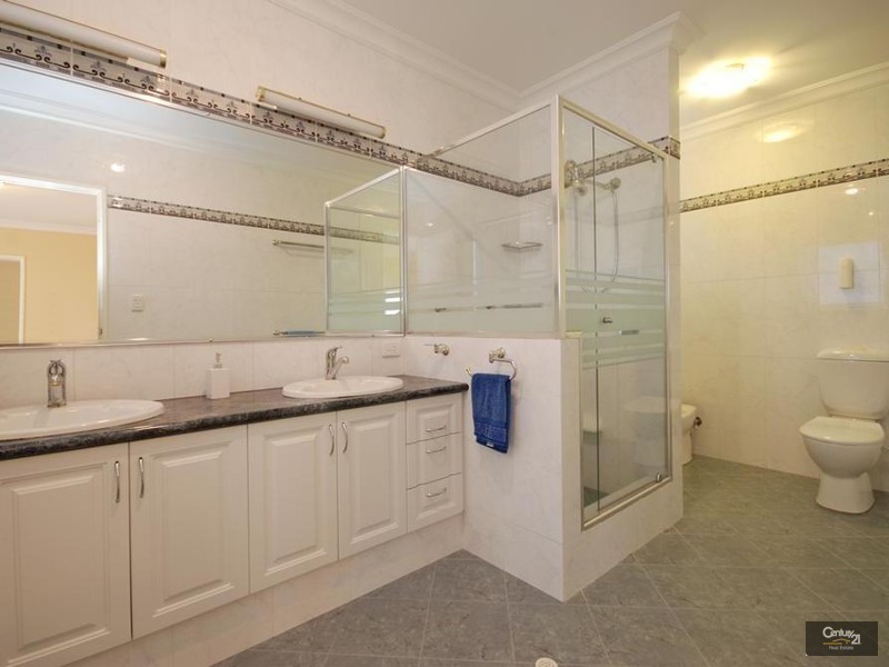 2 Baton Rouge Drive, Mindarie WA 6030