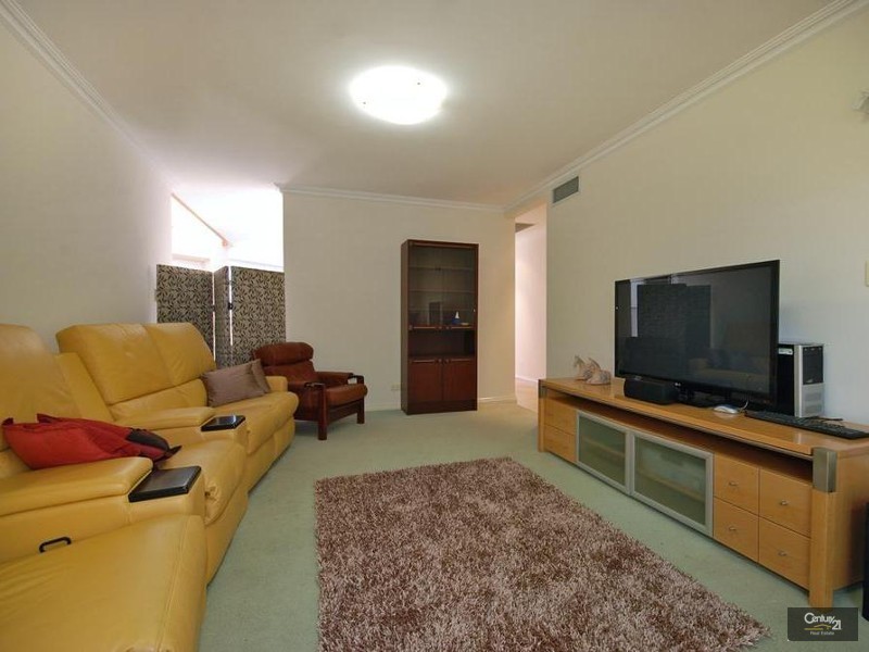 6 St Malo Court, Mindarie WA 6030