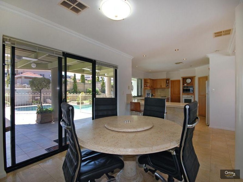 6 St Malo Court, Mindarie WA 6030