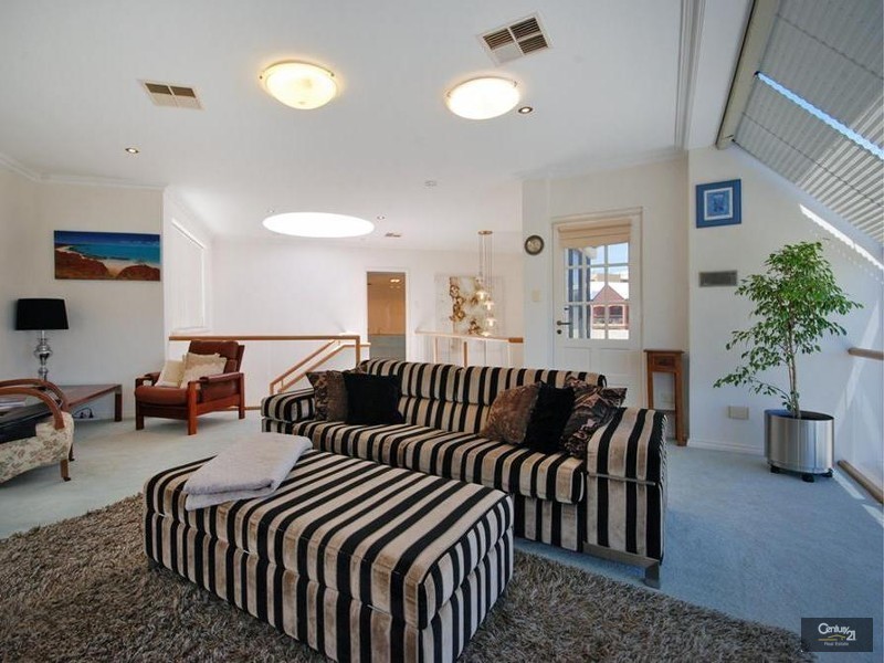 6 St Malo Court, Mindarie WA 6030