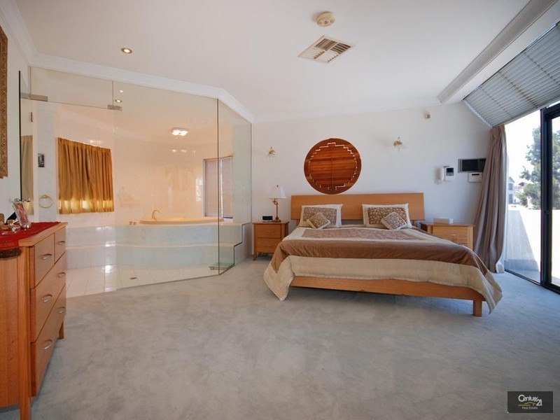 6 St Malo Court, Mindarie WA 6030