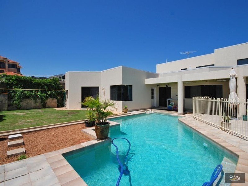 6 St Malo Court, Mindarie WA 6030