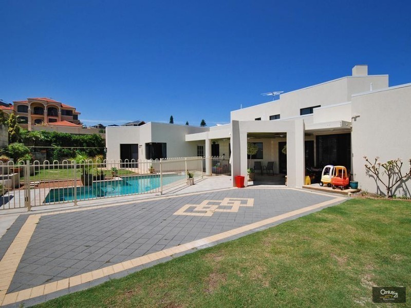 6 St Malo Court, Mindarie WA 6030