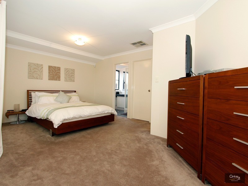 5 Bluff Way, Mindarie WA 6030