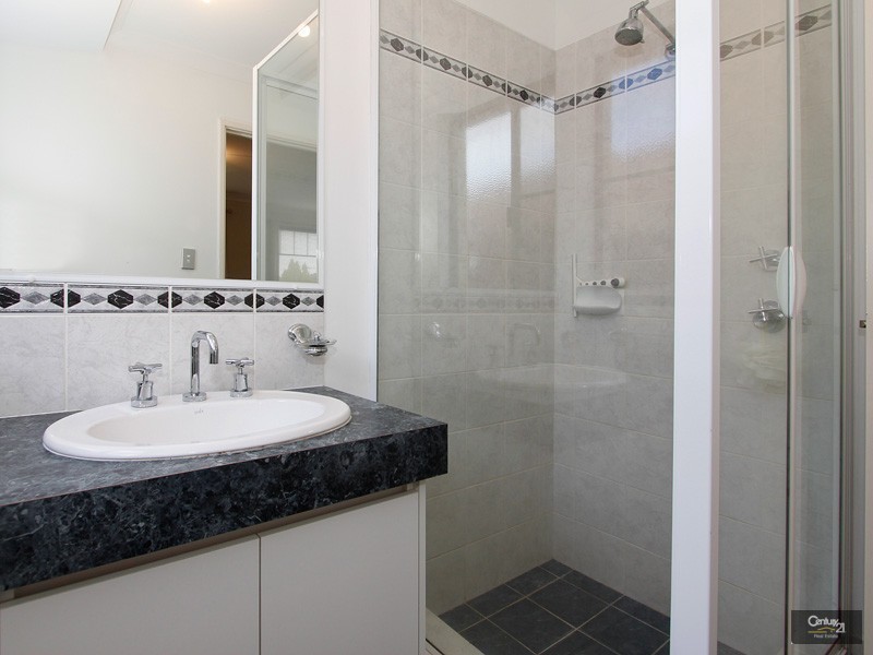 5 Bluff Way, Mindarie WA 6030