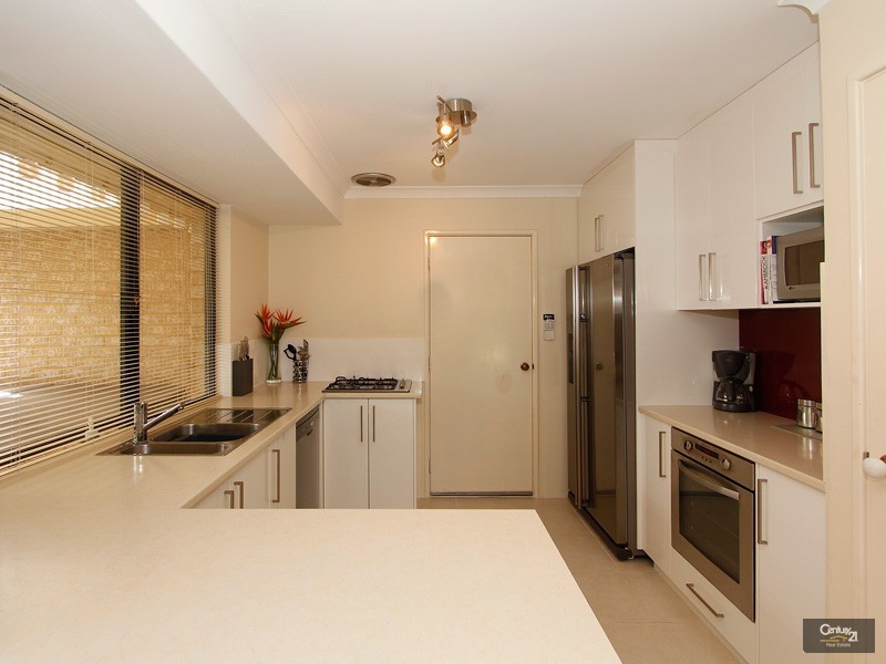 5 Bluff Way, Mindarie WA 6030