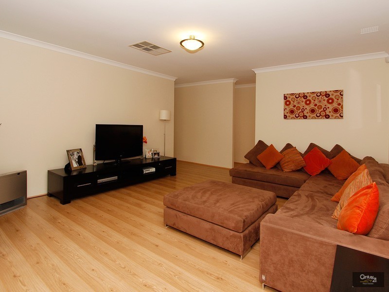 5 Bluff Way, Mindarie WA 6030