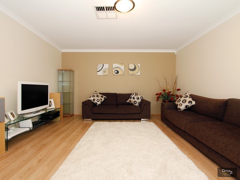 5 Bluff Way, Mindarie WA 6030