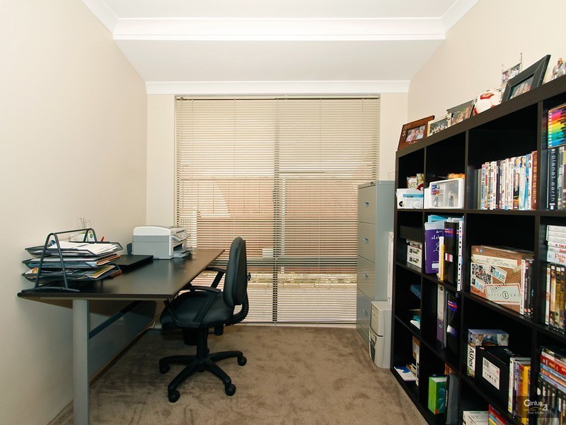 5 Bluff Way, Mindarie WA 6030