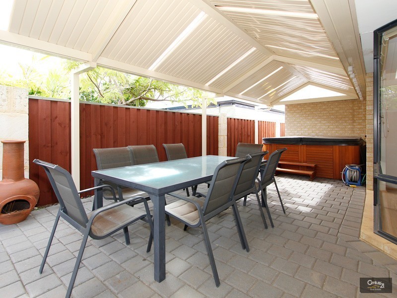 5 Bluff Way, Mindarie WA 6030