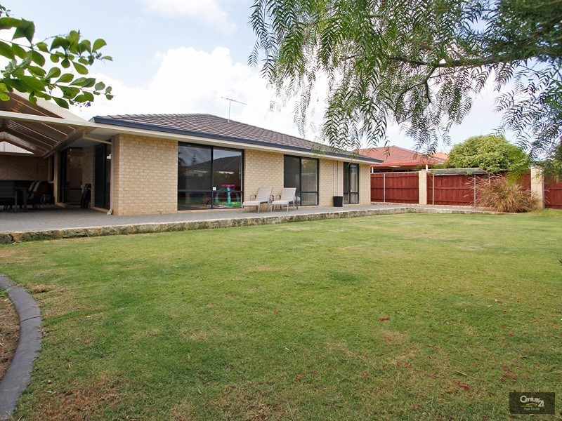 5 Bluff Way, Mindarie WA 6030