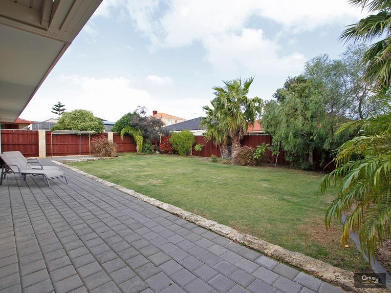 5 Bluff Way, Mindarie WA 6030