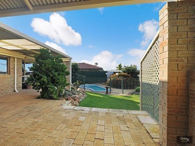 12 Firwood Trail, Woodvale WA 6026