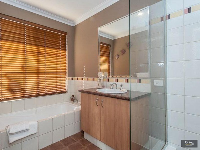 17 Mulgrave Loop, Mindarie WA 6030