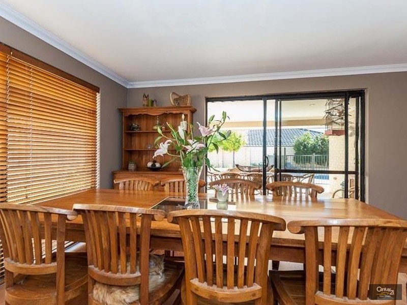 17 Mulgrave Loop, Mindarie WA 6030