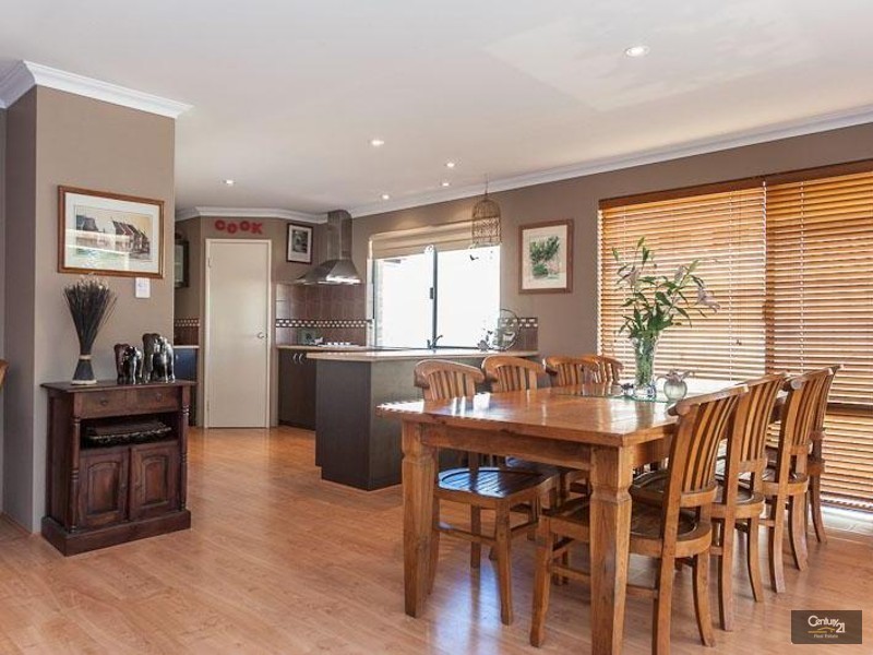 17 Mulgrave Loop, Mindarie WA 6030