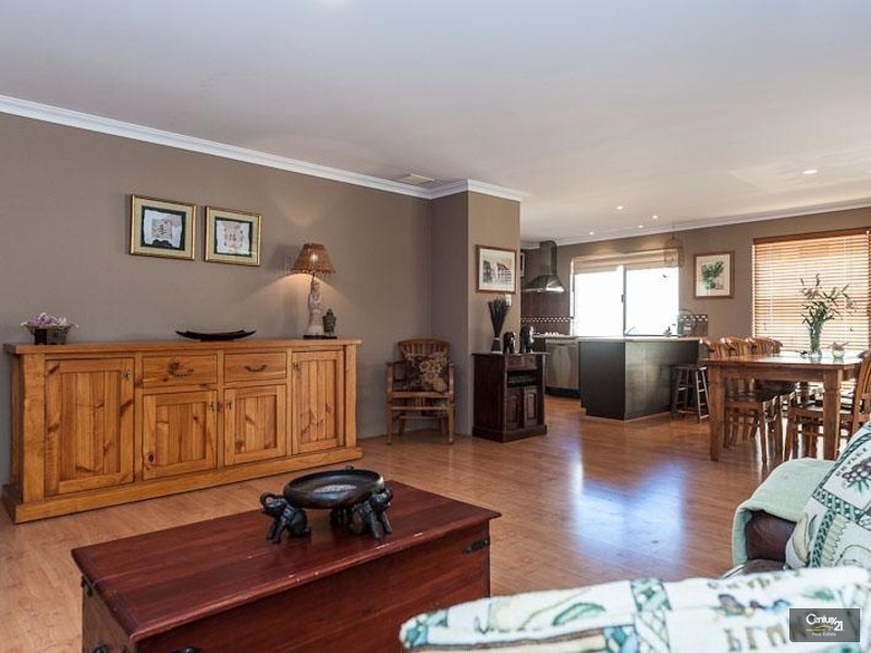 17 Mulgrave Loop, Mindarie WA 6030