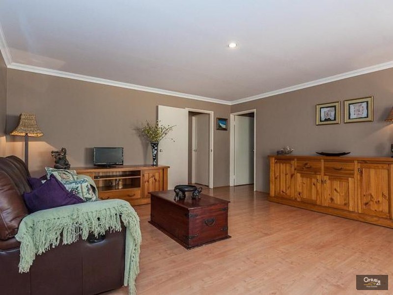 17 Mulgrave Loop, Mindarie WA 6030