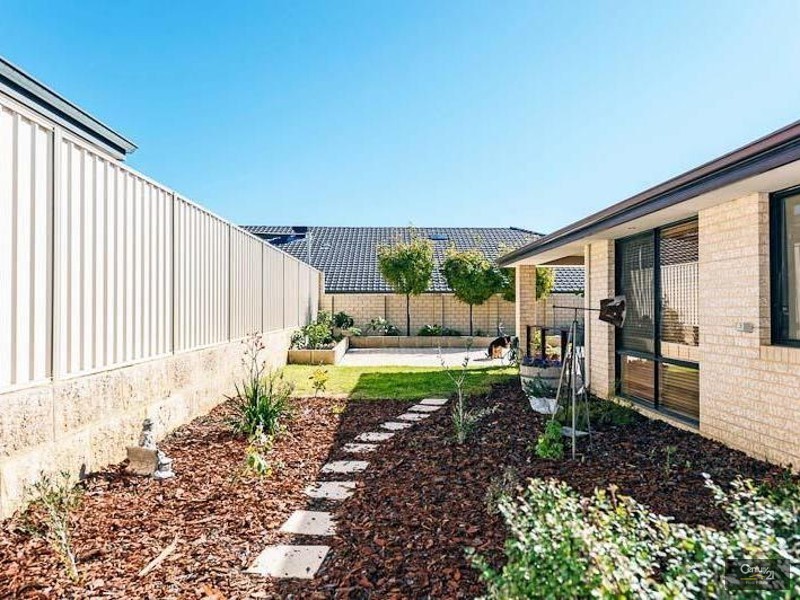 17 Mulgrave Loop, Mindarie WA 6030
