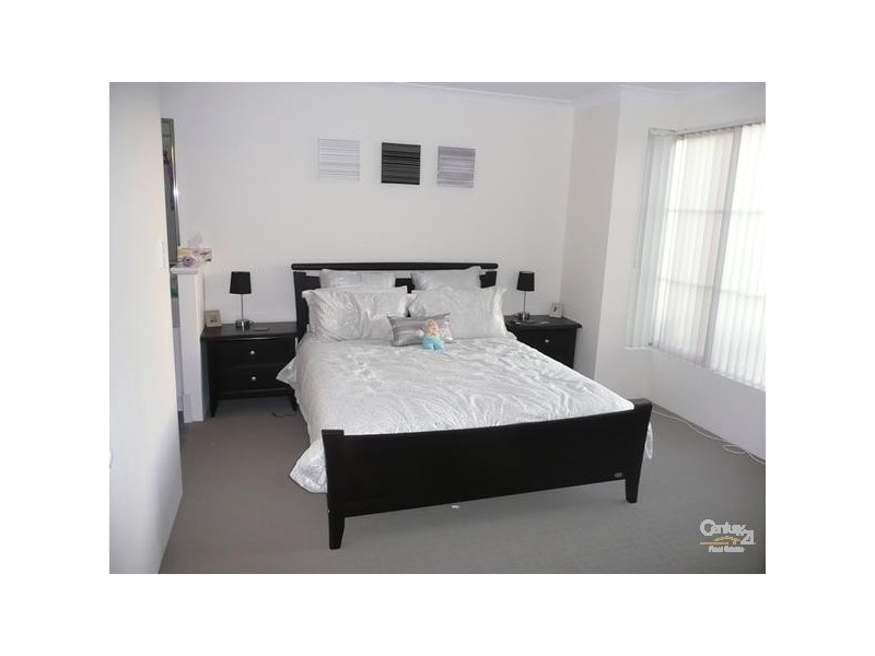 8 Grallina Way, Tapping WA 6065