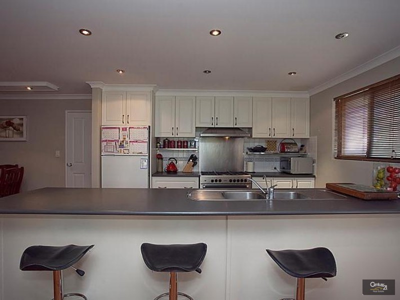 21 Stradbroke Gardens, Ridgewood WA 6030