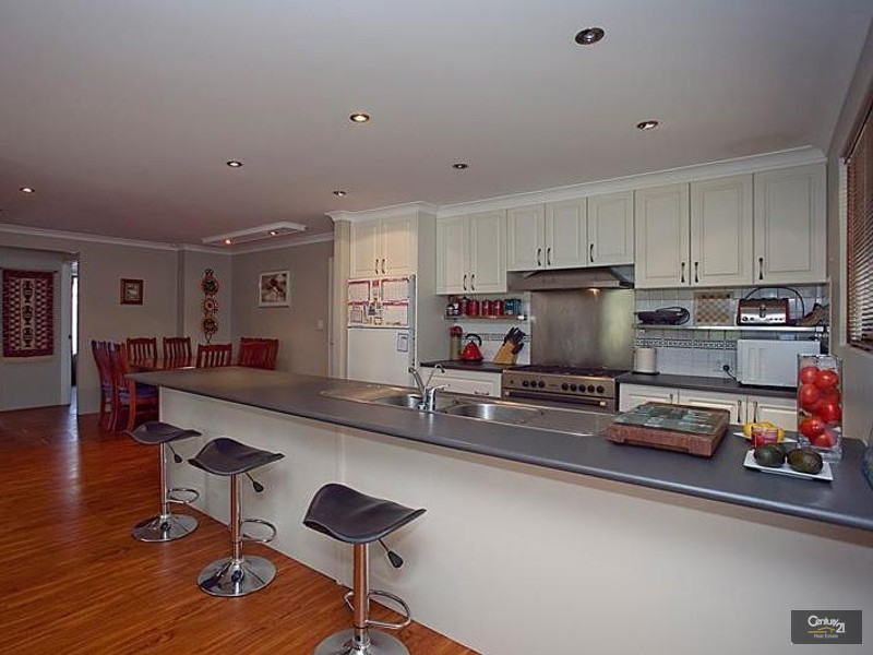 21 Stradbroke Gardens, Ridgewood WA 6030