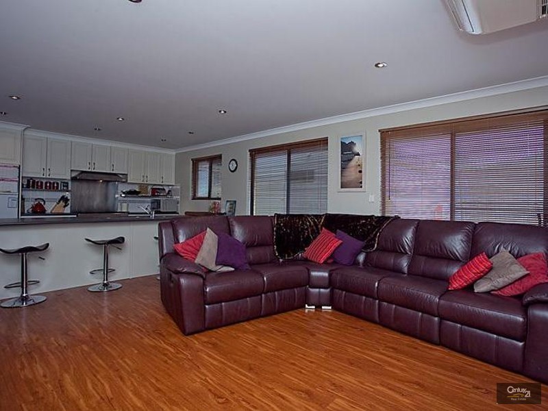 21 Stradbroke Gardens, Ridgewood WA 6030