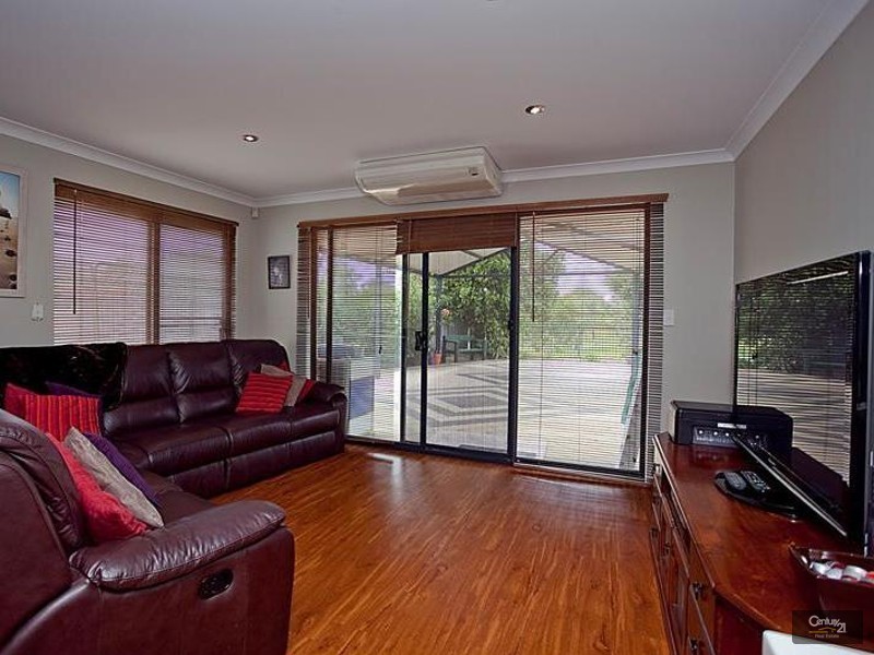 21 Stradbroke Gardens, Ridgewood WA 6030