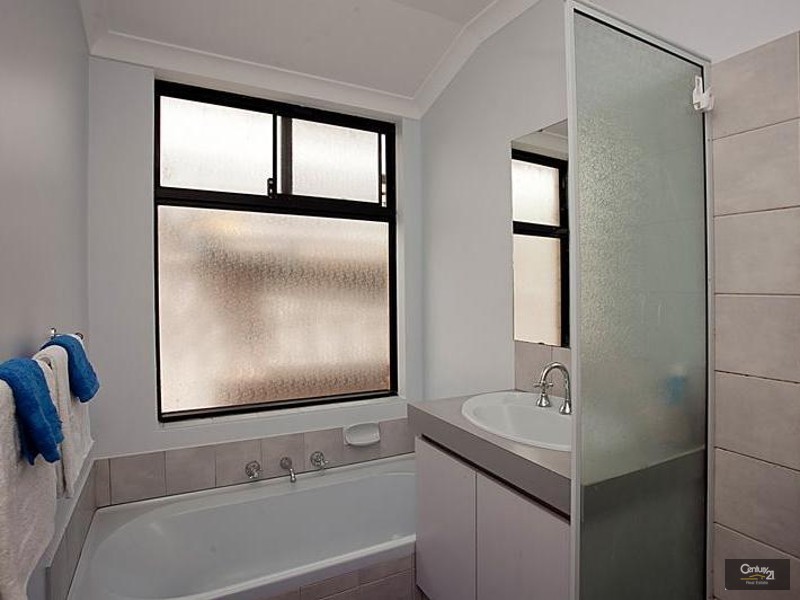 21 Stradbroke Gardens, Ridgewood WA 6030