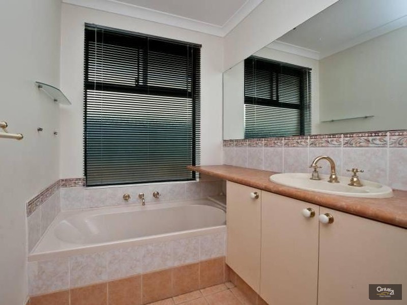 8 Tapalla Turn, Merriwa WA 6030