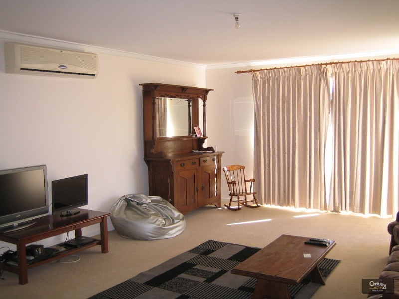 8 Spiers Road, Quinns Rocks WA 6030