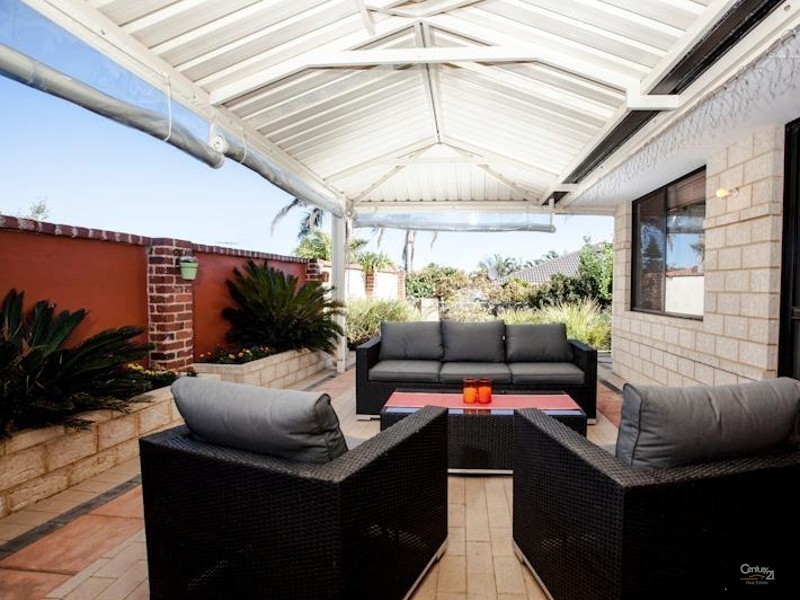 9 Holyhead Green, Mindarie WA 6030