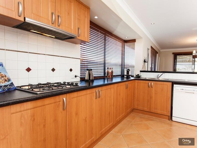 9 Holyhead Green, Mindarie WA 6030