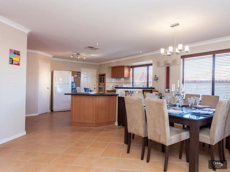 9 Holyhead Green, Mindarie WA 6030