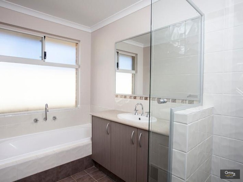 24 Kandalee Gate, Banksia Grove WA 6031