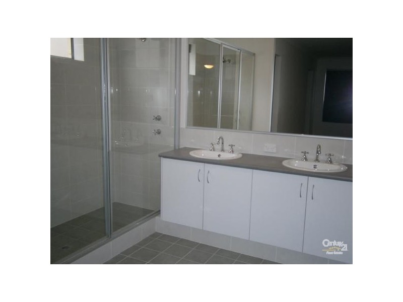 4 Rotterdam Vista, Hocking WA 6065