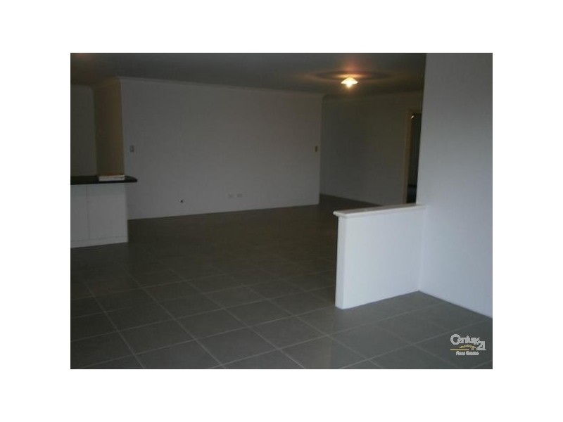 4 Rotterdam Vista, Hocking WA 6065